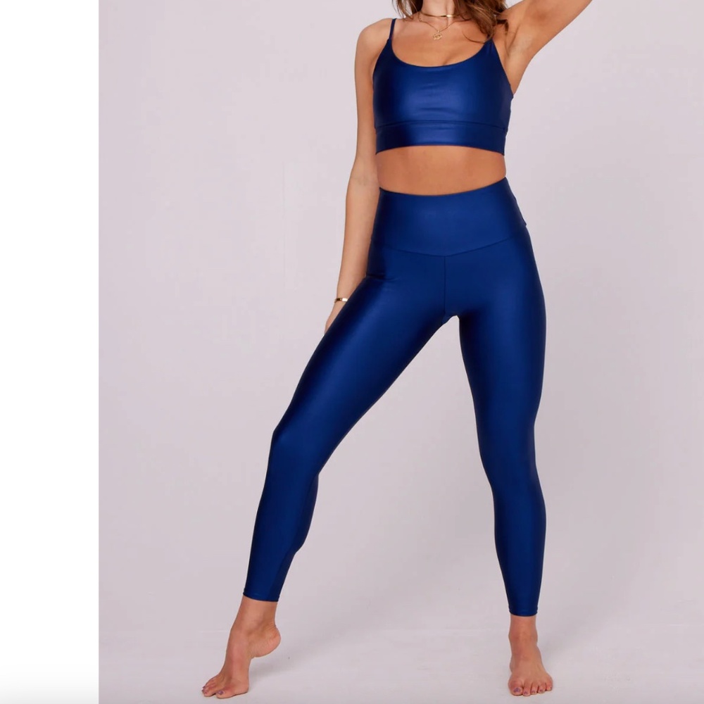 Matching set: Onzie High Rise Liquid Legging with matching sports bra
